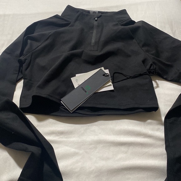 Black back out work out crop top - Picture 2 of 3